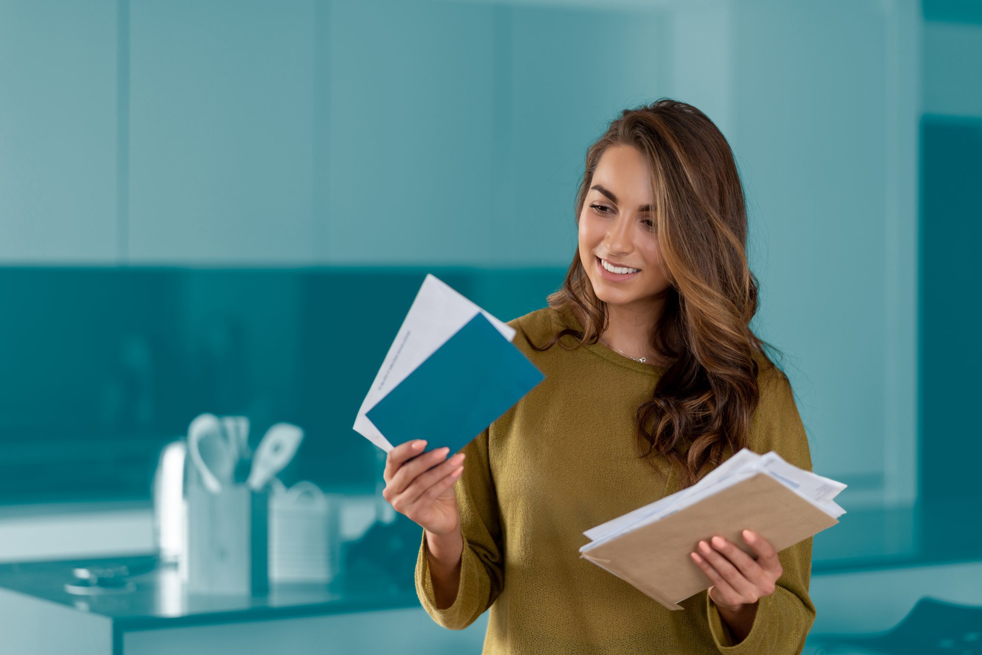 Asendia_end-user_woman_Mail_AFB